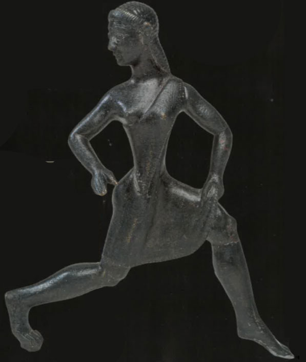 Statuette de coureuse ou Amazone (sein droit nu) de Laconie en Grèce.