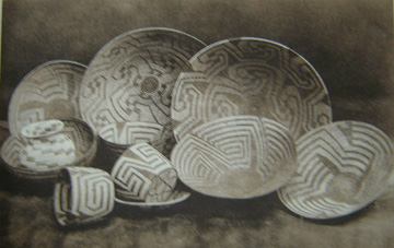 Swastika (ou Svastika) sur de la vaisselle des Pima baskets, peuple Amérindien.
