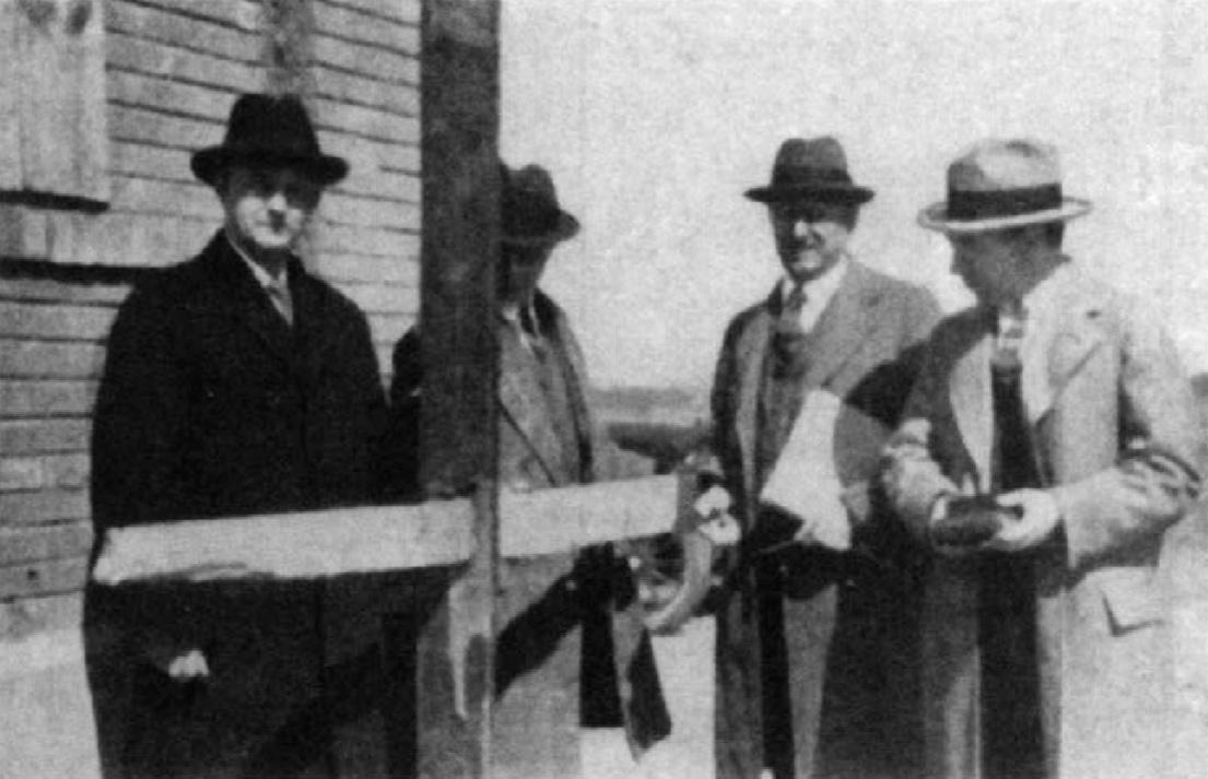 Planche encastré dans du poteau en bois