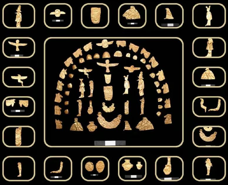 Artefacts (objets, bijoux) dans la ville Damiette en Egypte, il y a 2 700 ans.