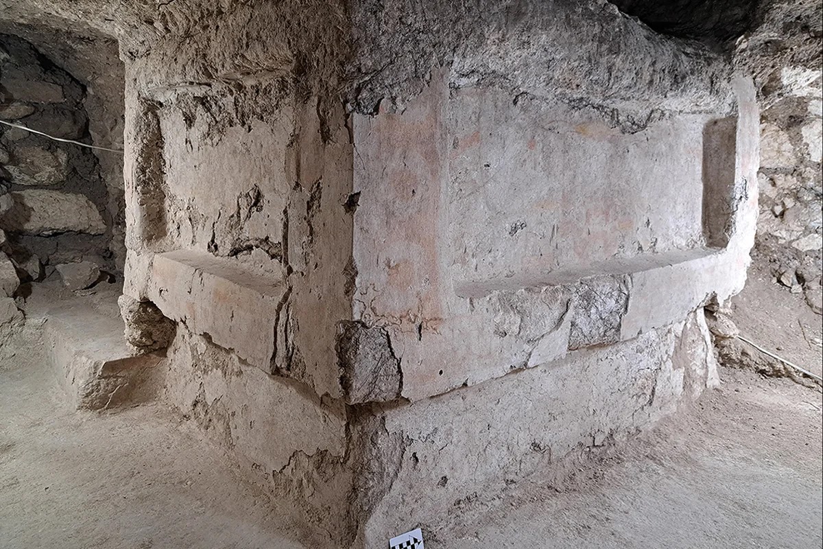 Autel maya (Tikal, Guatemala) sous influence de Teotihuacan (Mexique), entre l'an 250 et 550 ap. J.-C..