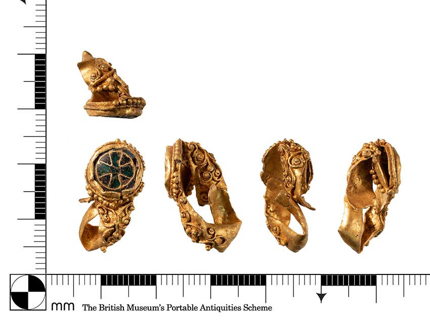 Bague en or au Royaume-Uni, vieille de 1 000 ans.