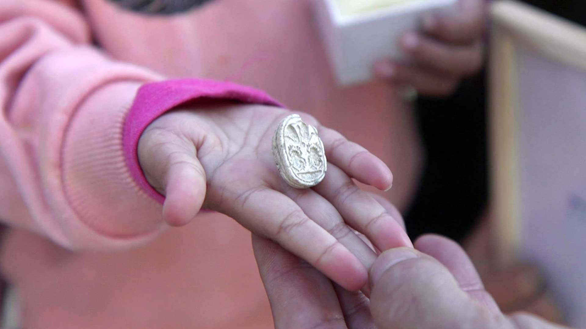 Bague sceau-scarabée cananée d'Israë, vieille de 3 800 ans.