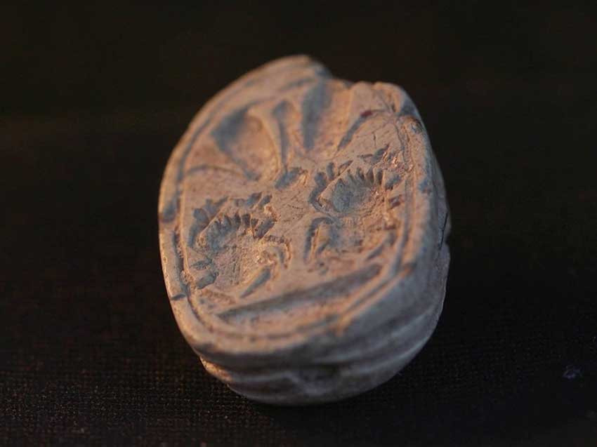 Bague sceau-scarabée cananée d'Israë, vieille de 3 800 ans.