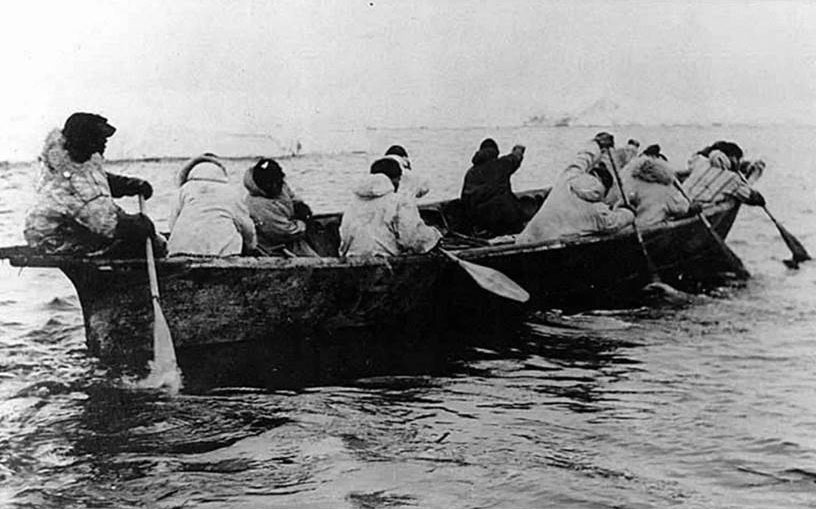 Bateau en peau de phoque, peuple Oumiak, en 1901-1906.
