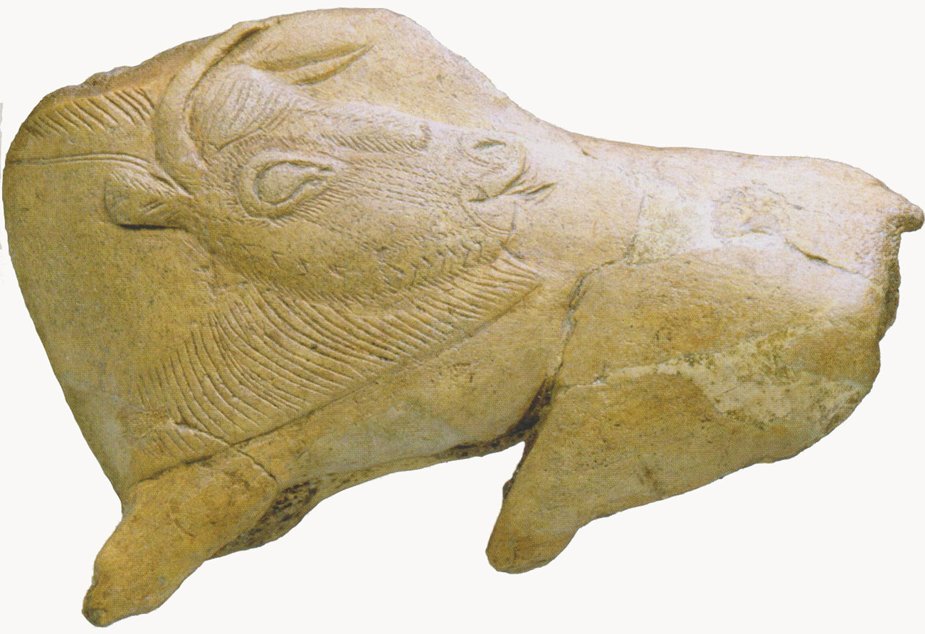 Vénus impudique longiligne sculptée dans de l'ivoire de mammouth.
