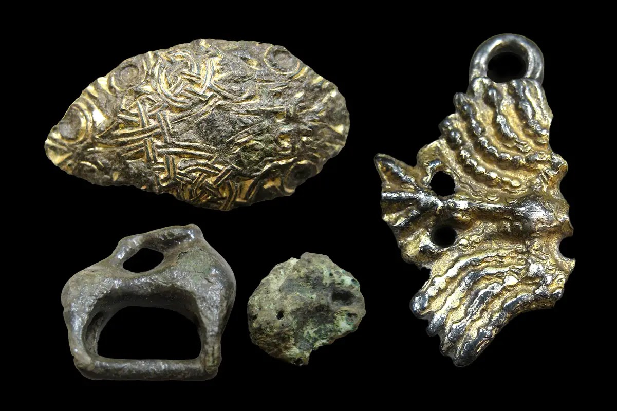 Objets retrouvés dans une sépulture viking en Suède, veux de 1 200 ans.