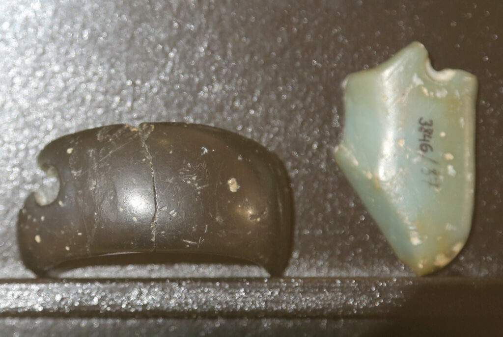Bracelet en chrolite de Denisova, découvert à Altaï dans la Sibérie en Russie.