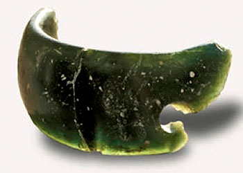 Bracelet en chrolite de Denisova, découvert à Altaï dans la Sibérie en Russie.