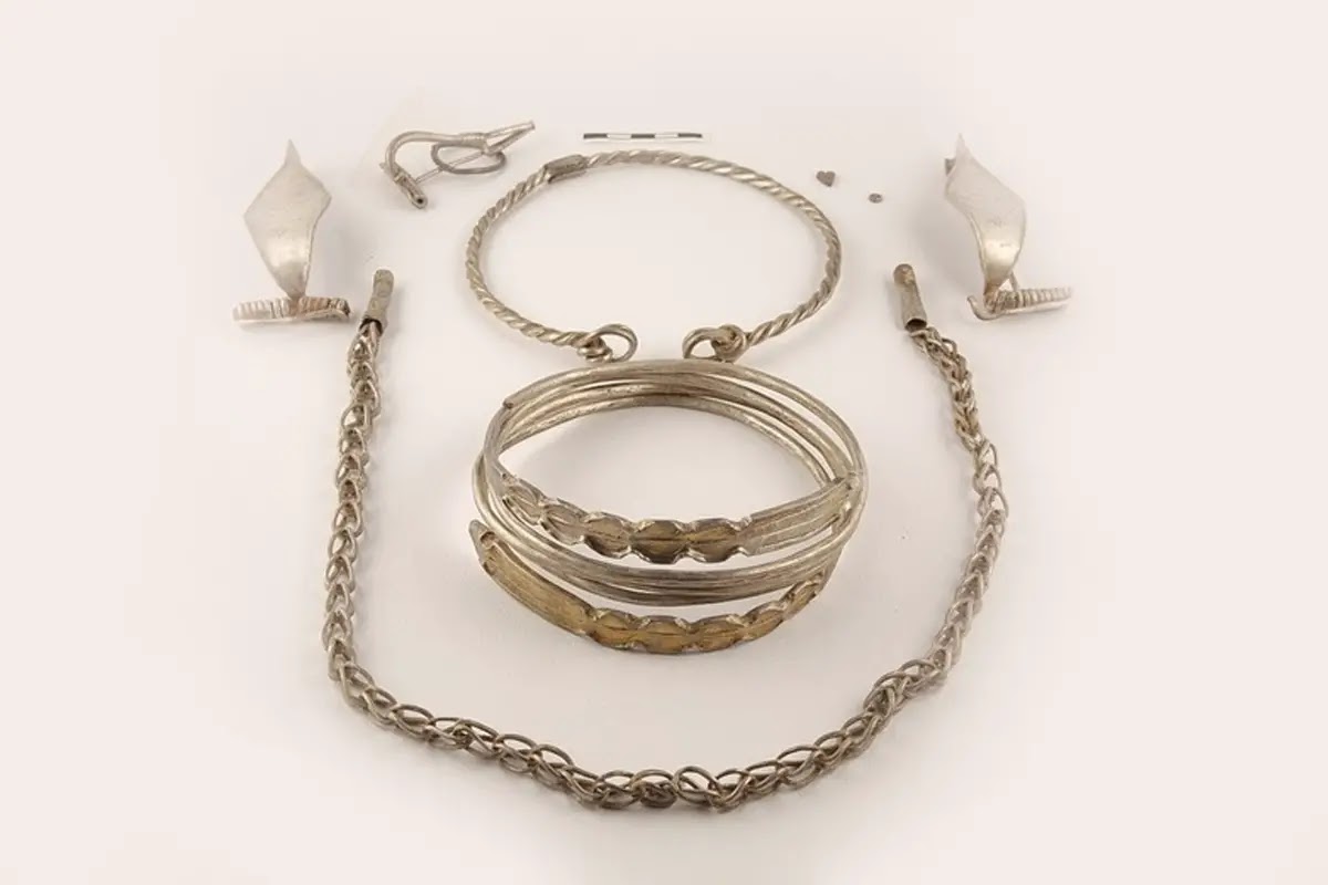 Bracelets en argent à Breaza en Roumanie, au début de notre ère.
