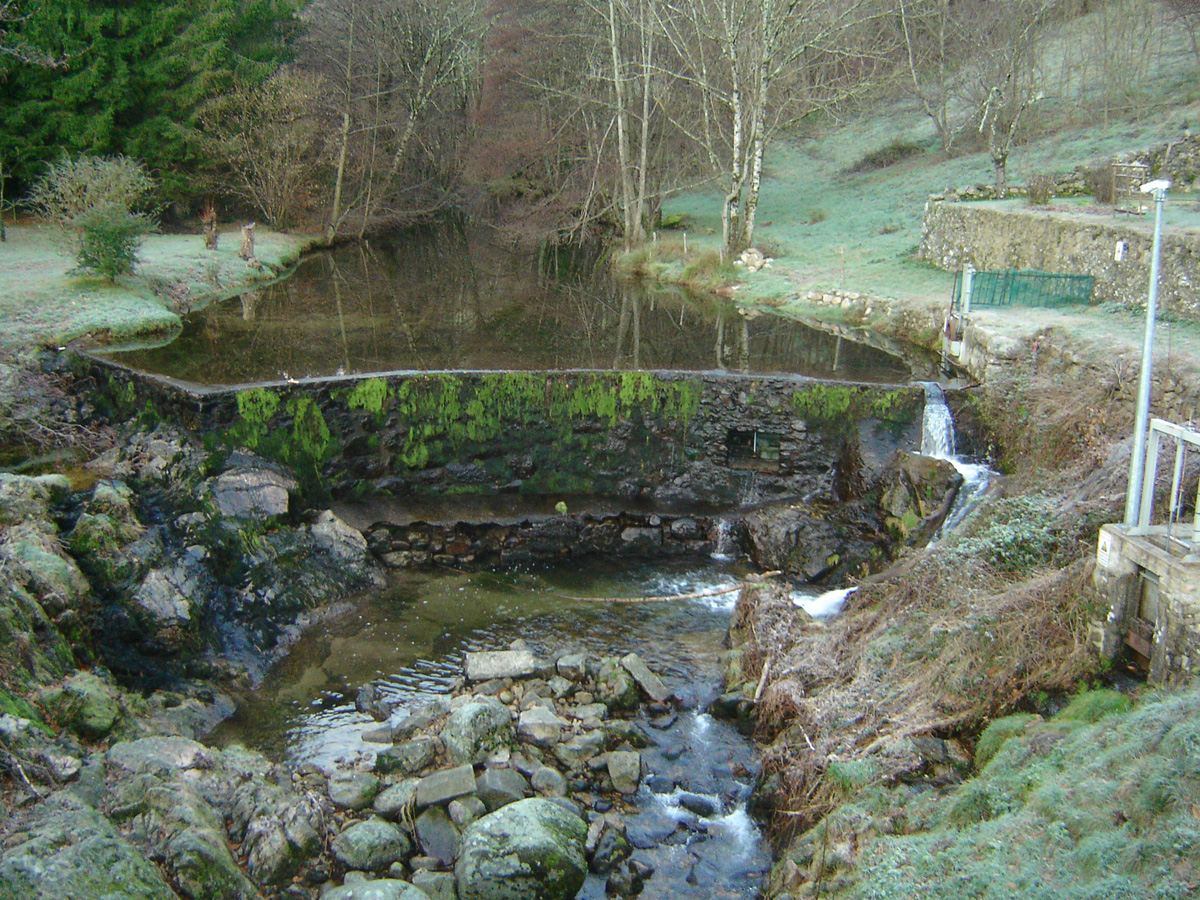 Cascade à Issamoulenc, dans l'Auzène, en Ardèche.