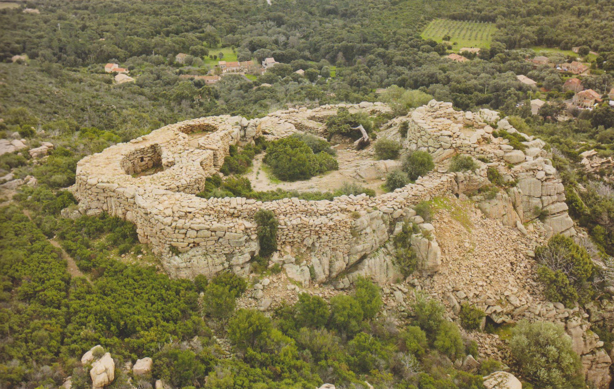 Casteddu (habitat fortifié) d'Araghju en Corse.
