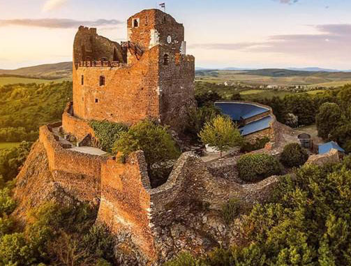 Chateau d'Hollókő à 65km de Budapest en Hongrie, du XIIe siècle.