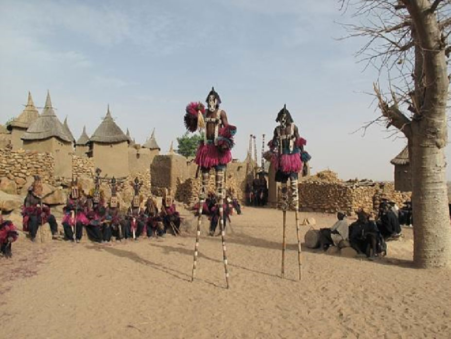 Les Êtres des étoiles et esprits de la nature, du peuple Dogon du Mali.