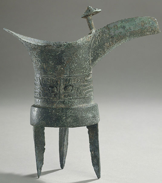 Coupe jue pour l'alcool en bronze.
