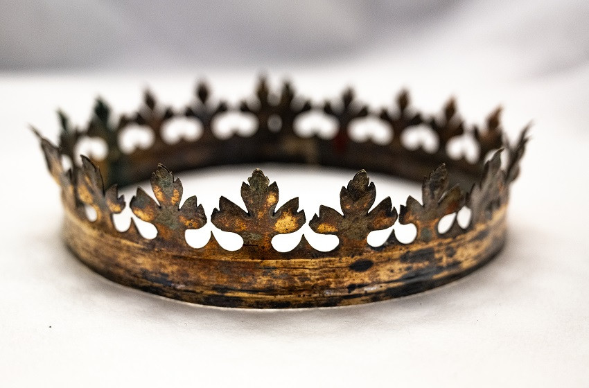 Couronne en or du roi Alexandre Ier de Jagellon du XVIe siècle à Vilnius en Lituanie.