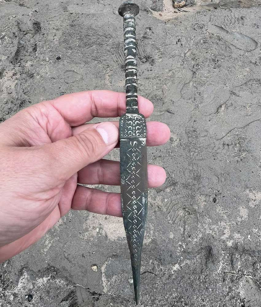 Dague antique de Pologne, vieux de 2800 ans.