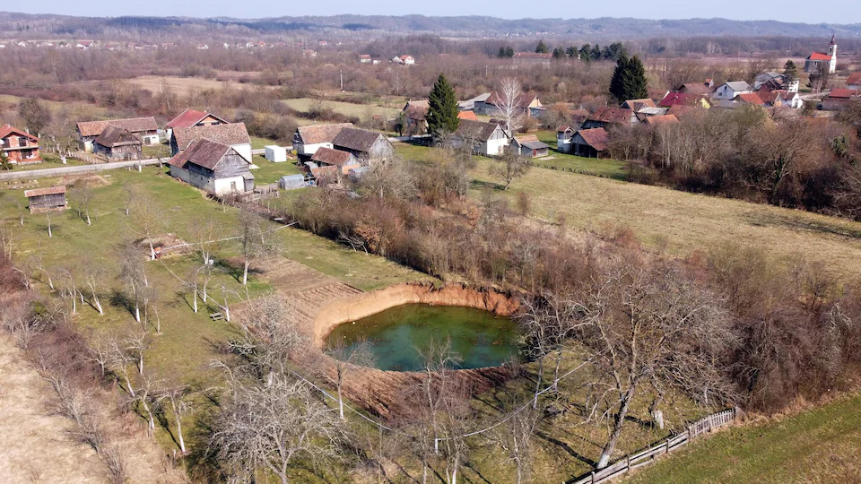 Doline ou gouffre à Mecencani en Croatie