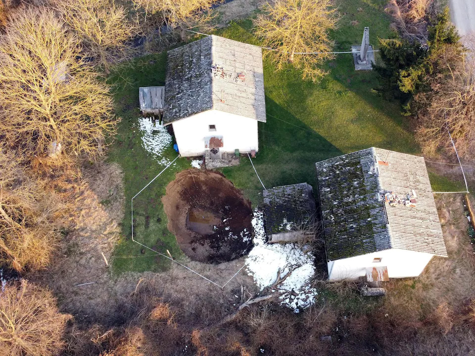 Doline ou gouffre à Mecencani en Croatie