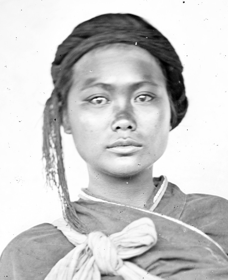 Ethnie Baksa, femme autochtone & son enfant (Taïwan, anciennement Formose), par John Thomson (1871).
