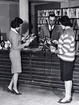 Femmes afghanes dans une bibliothèques en 1950