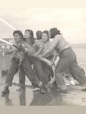 Femmes pompiers en 1941 à Pearl Harbor