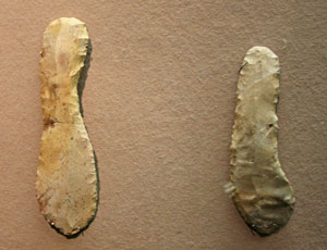 Grattoirs sur lames aurignacienne dans l'abri Cro-Magnon à Eyzies-de-Tayac en Dordogne.
