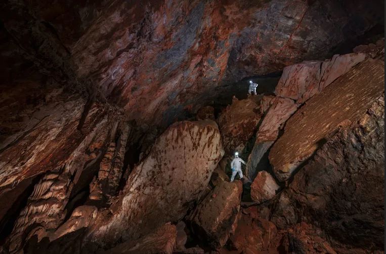 Grotte de Chiquihuite dans la sierra del Astillero au Mexique, il y a entre 12000 et 32000 ans.