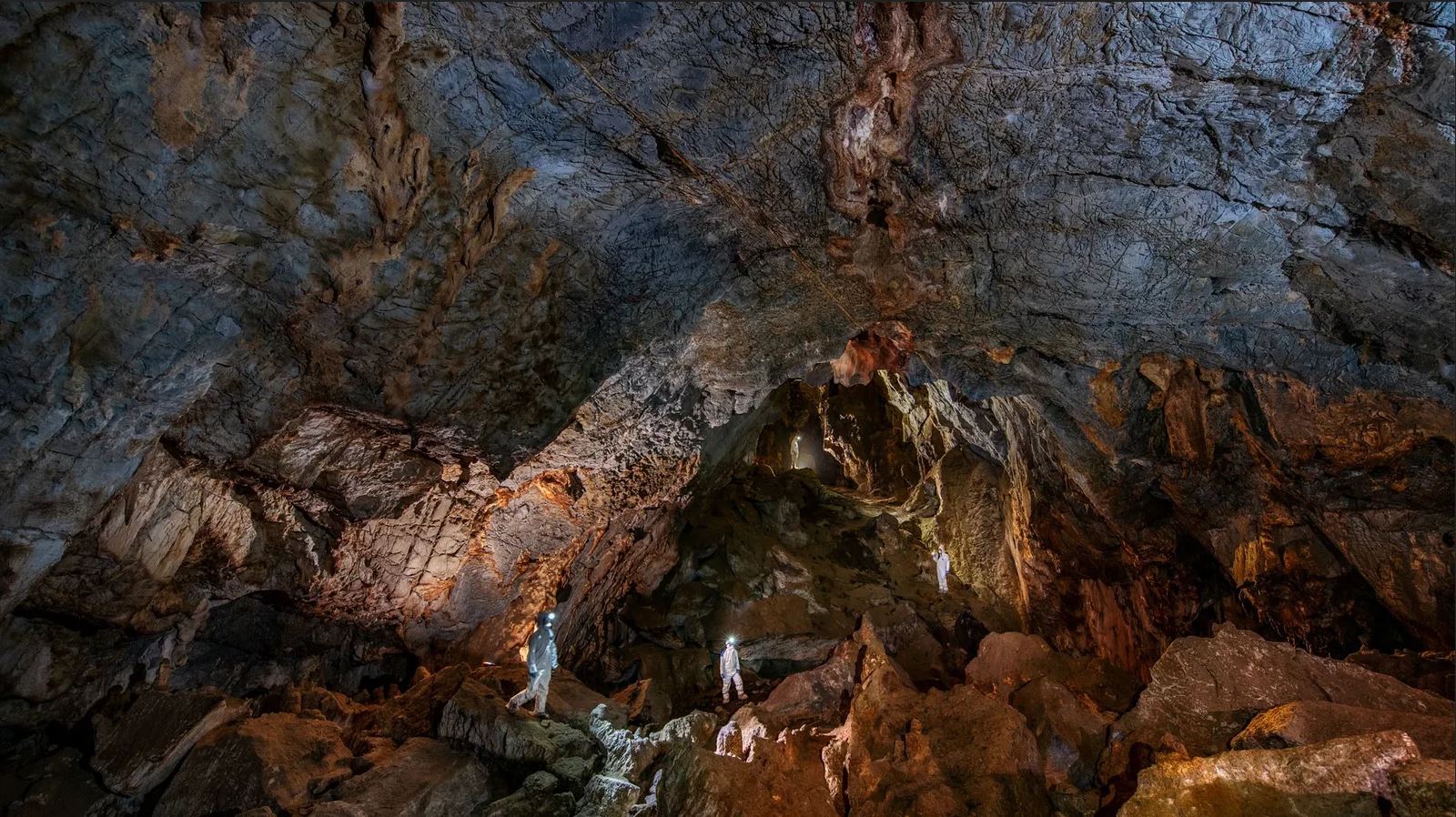 Grotte de Chiquihuite dans la sierra del Astillero au Mexique, il y a entre 12000 et 32000 ans.
