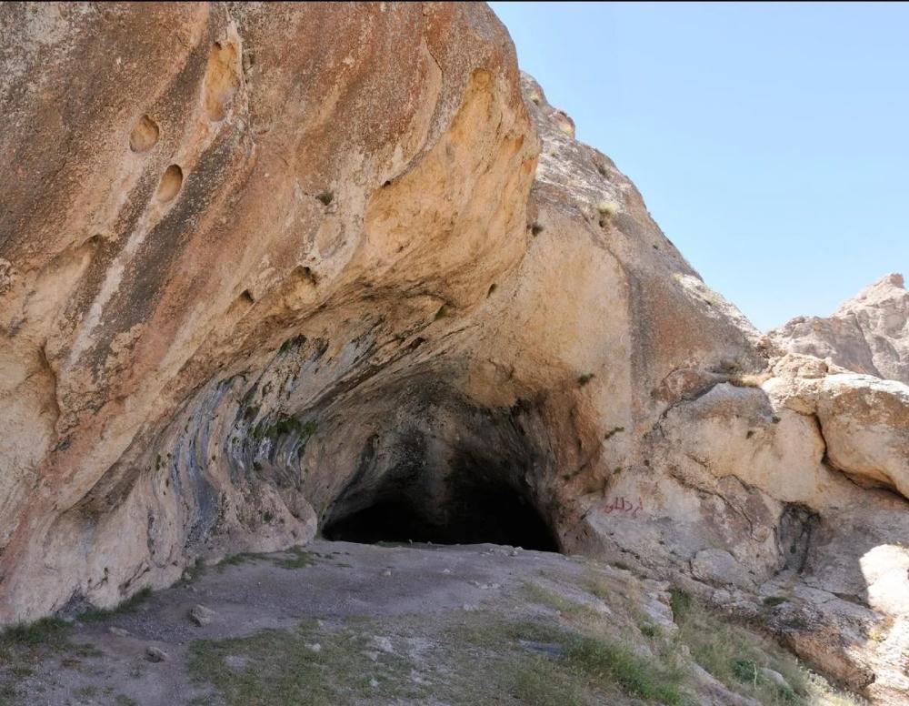 Grotte de Qaleh Kurd en Iran, vieille de 452 000 ans.