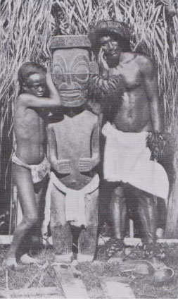 Habitants de Nuku Hiva dans les îles Marquises, en l'an 1905.