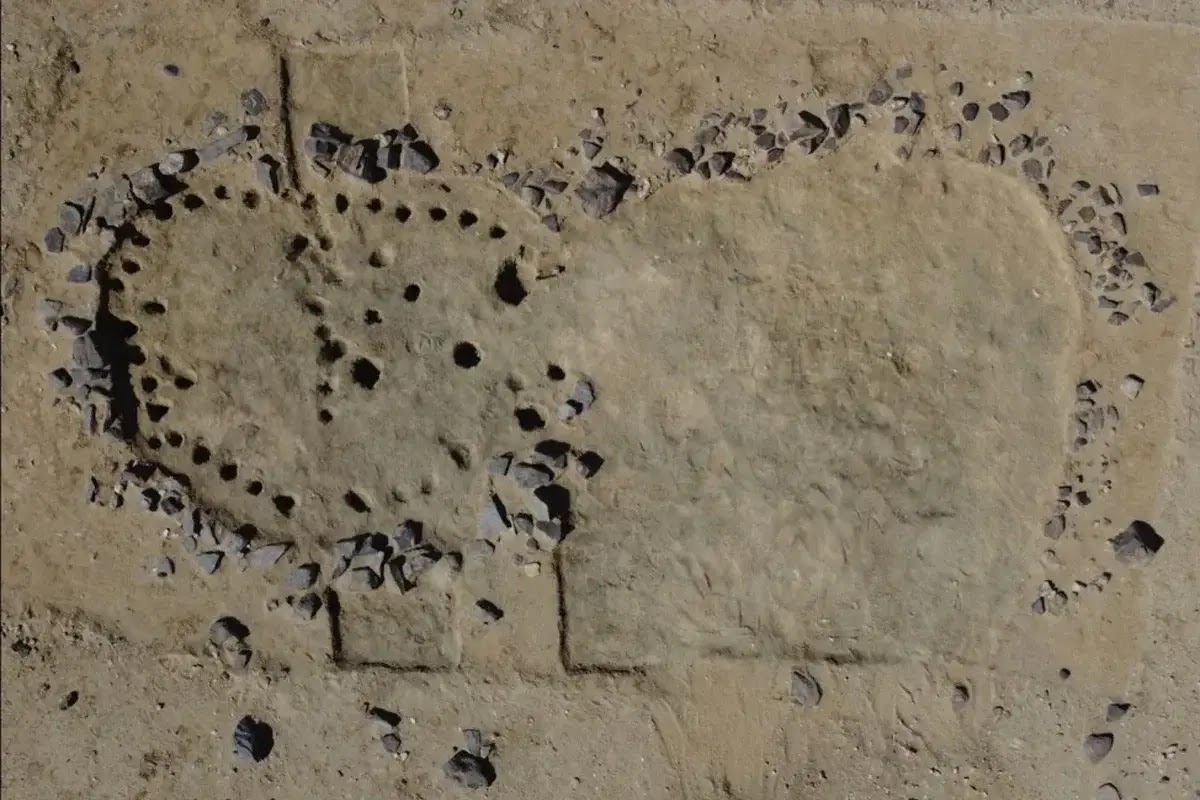 Habitat humain à Bayouda au Soudan, vieux de 50 000 à 300 000 ans.