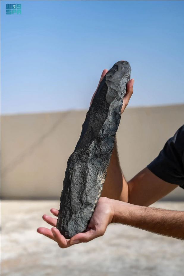 Hache massive de 200 000 ans mise au jour en Arabie Saoudite.