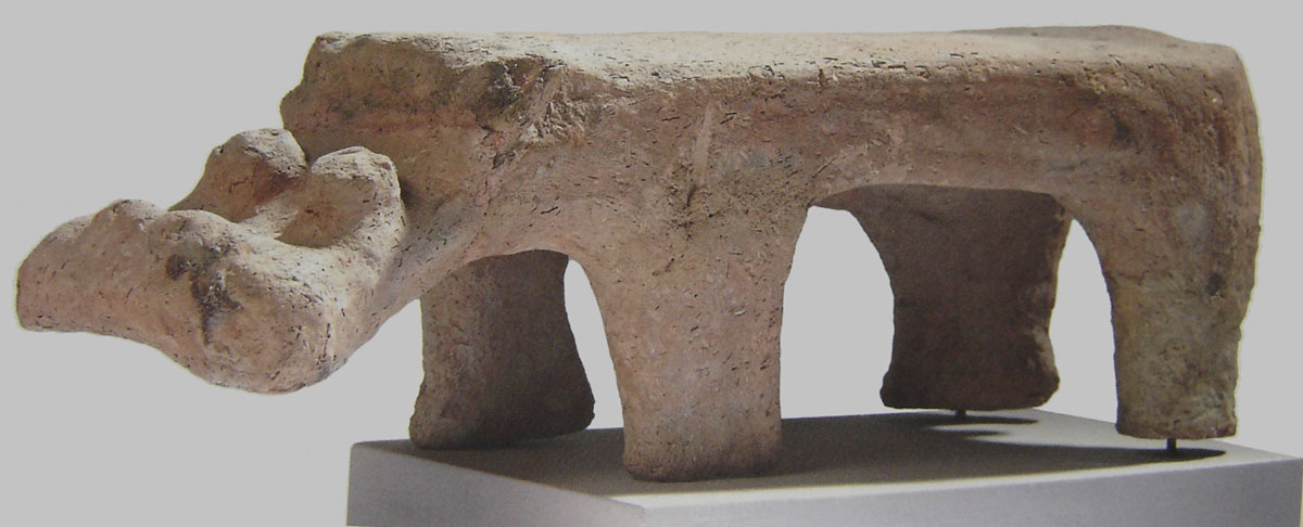 Hippopotame en terre cuite de Toukh en Egypte.