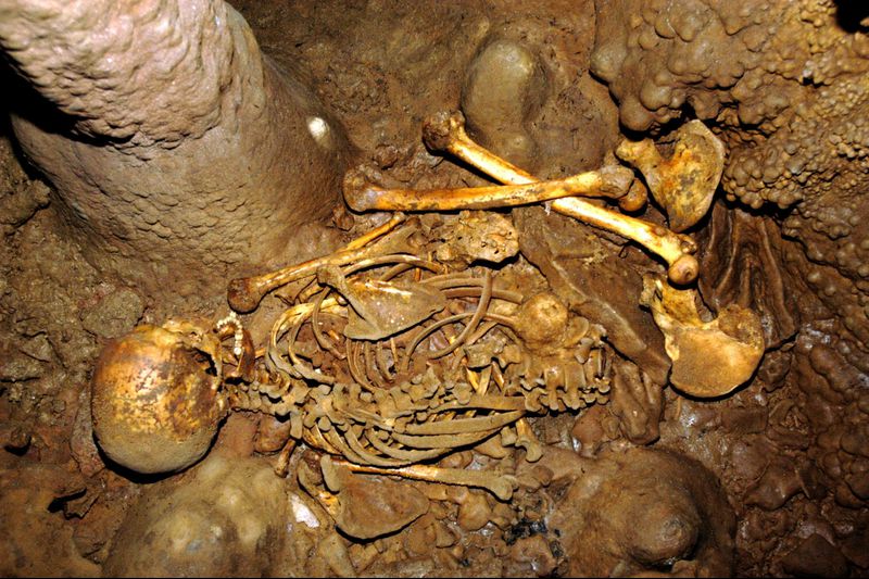 Homo Sapiens dans la grotte La Braña-Aerintero (Léon, Espagne)