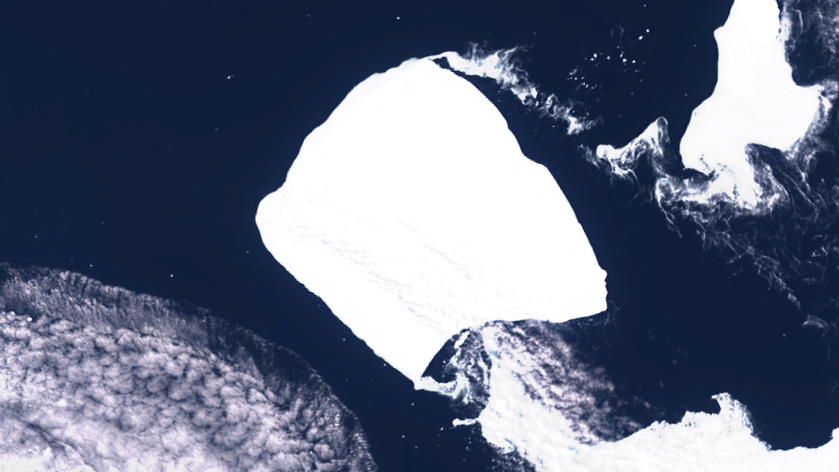Vêlage (fragmentation) de l'iceberg A23a en 1986 de l'Antarctique.
