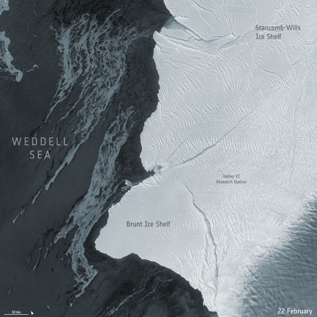 Iceberg A-74 (1270 km²) versus Brunt Ice Shelf (1700 km²)