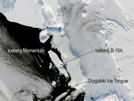 Iceberg B-15A avant sa collision avec le glacier Drygalski.
