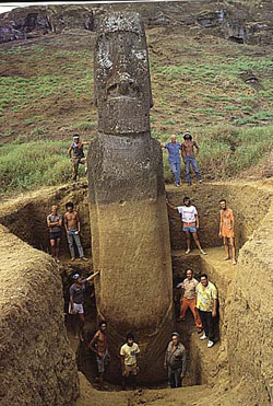 L'île de Pâques, taille réelle d'un moaï.