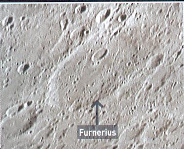 Base lunaire dans le cratère Ukert