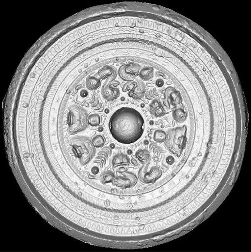 Miroir en bronze décoré de divinités et bêtes au Japon.