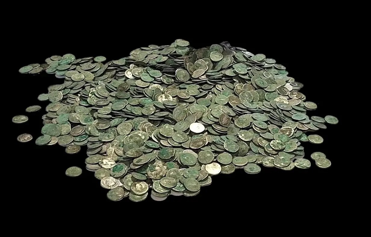1 469 deniers en argent (pièces de monnaie) en Roumanie.