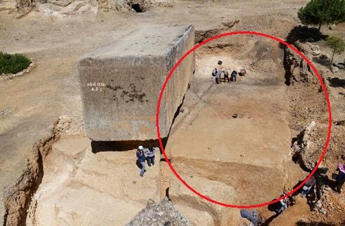 Monolithe de calcaire de 1650 tonnes à Baalbek au Liban il y a 2300 ans.