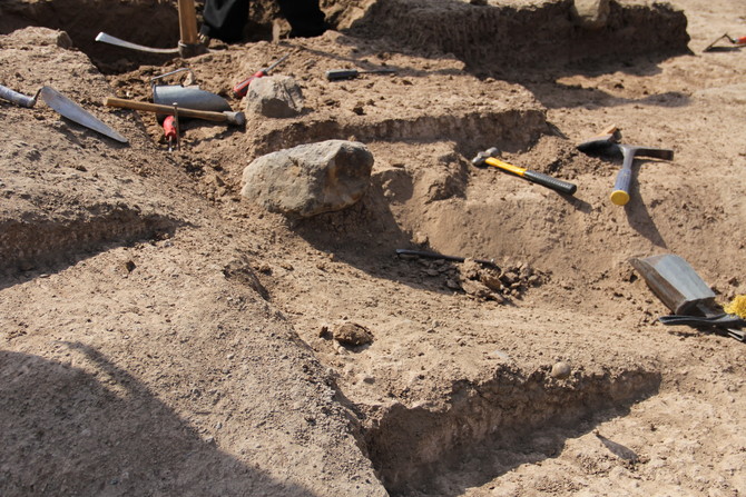 Outils en pierre à Lomekwi sur la rive occidentale du lac Turkana au Kenya, vieux de 3,3 millions d'années.