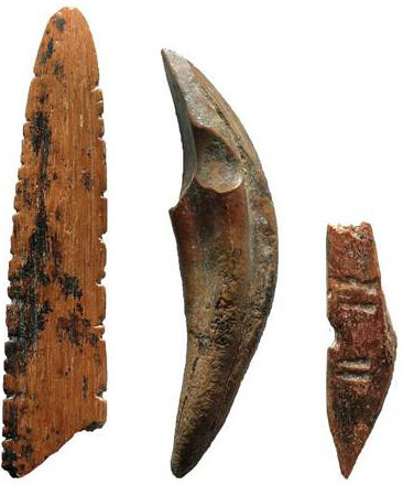 Outils tels des pointes de flèche, en os ou en dent de singe, dans la grotte de Fa-Hien Lena au Sri Lanka, vieux de 48 000 ans.