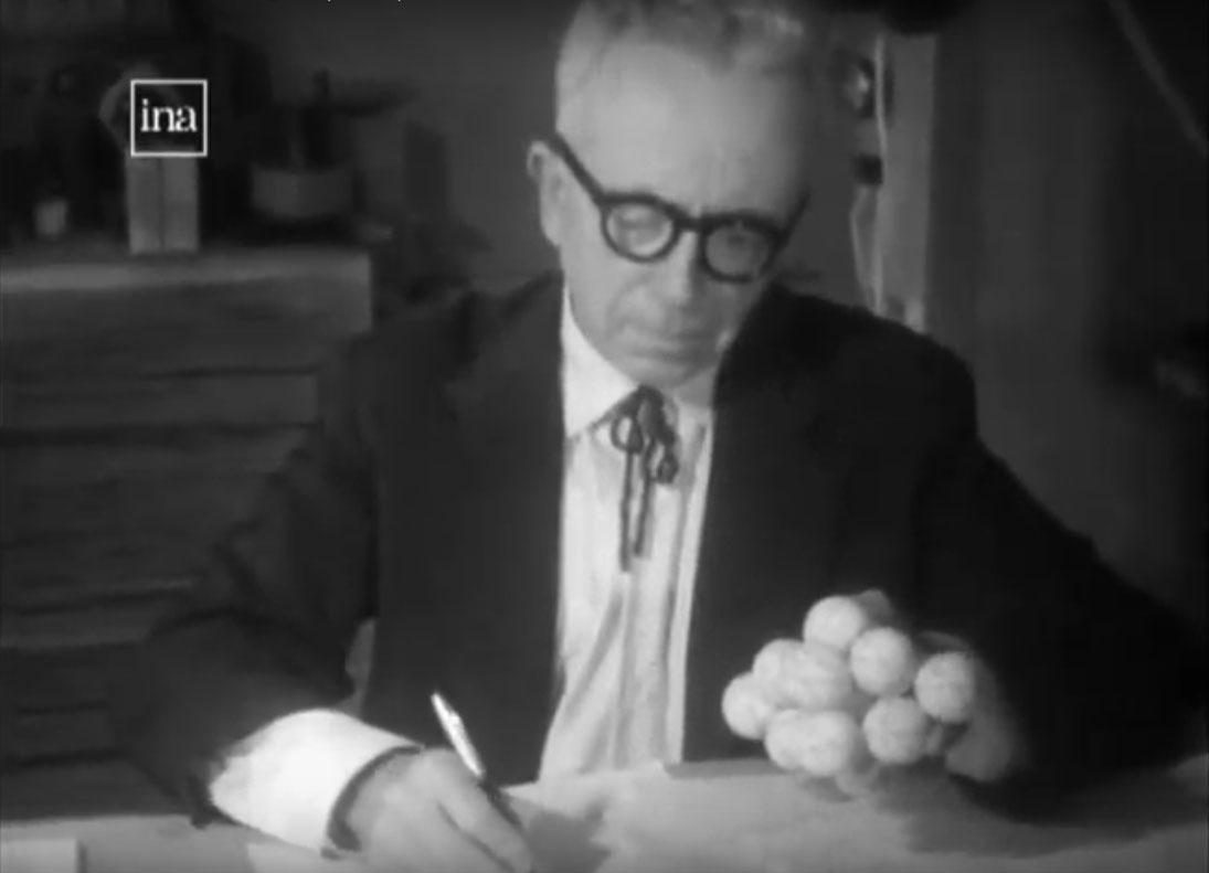 Marcel Pagès avec une structure moléculaire