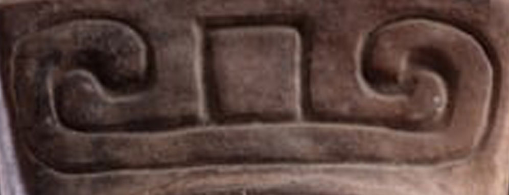 Personnage maya assis aux jambes croisées.