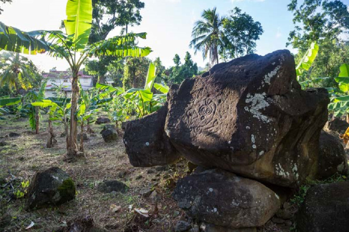 Pétroglyphe d'un visage anthropomorphe en Guadeloupe.