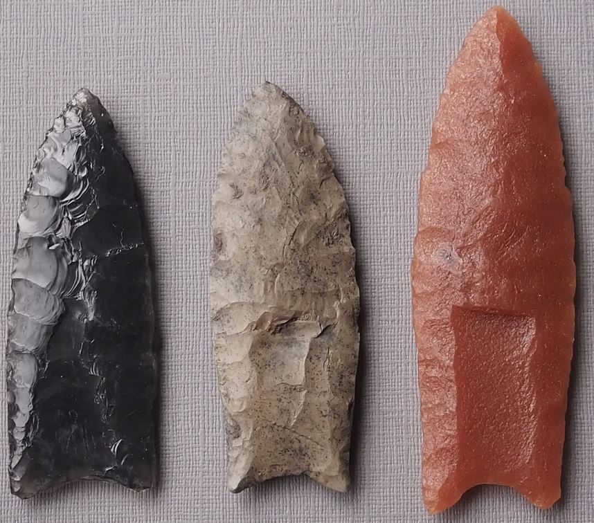 Pointes Clovis, en Amérique du Nord (Canada & Etats-Unis), il y a 13 500 ans.