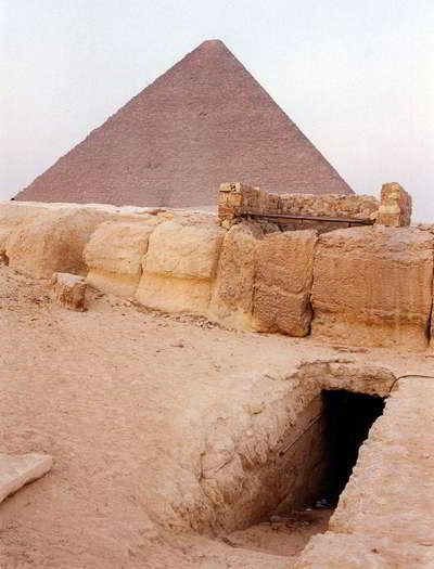 Entrée du puits d'Osiris.